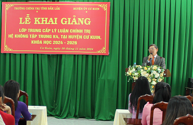 KHAI GIẢNG LỚP TRUNG CẤP LÝ LUẬN CHÍNH TRỊ, HỆ KHÔNG TẬP TRUNG K4, HUYỆN CƯ KUIN, KHÓA HỌC 2024 - 2026